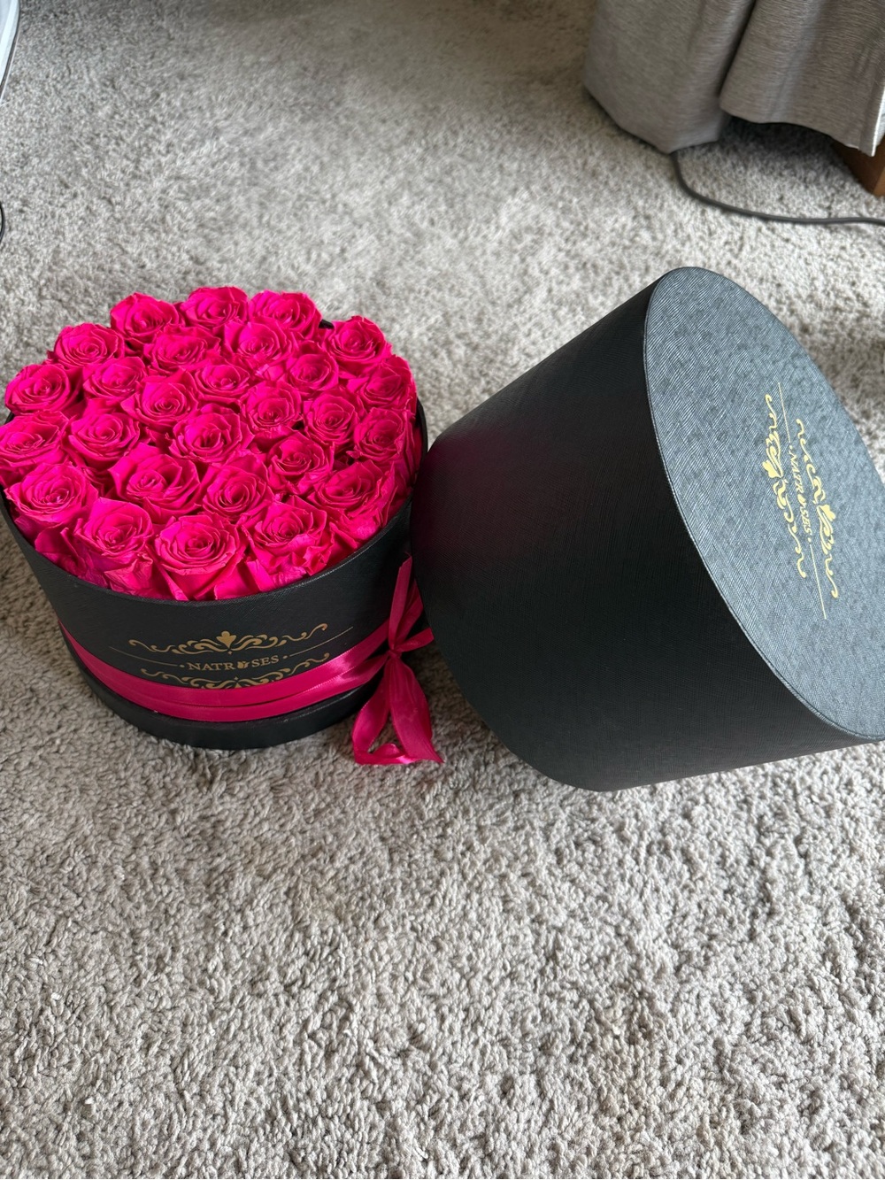 NAT ROSES Hot Pink Rose Box - Picture 2 of 4